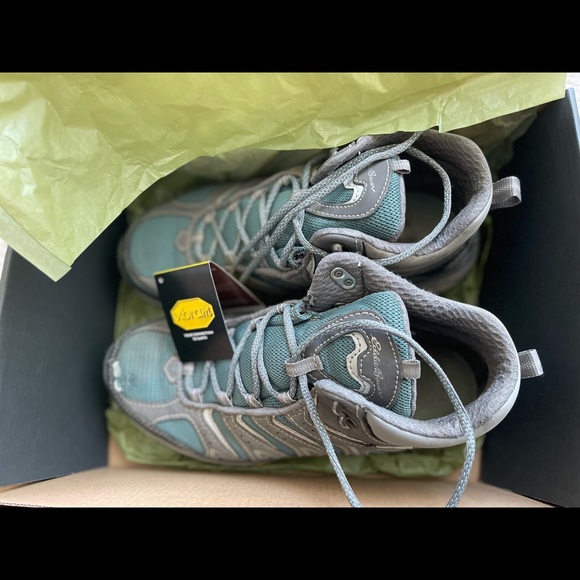 Eddie Bauer Lukla pro mid womens ankle rise hiking boot as good as new .US 7.5 . - Picture 3 of 9